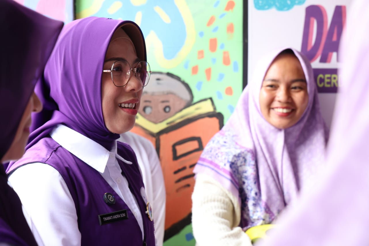 Tinawati Andra Soni Kenalkan Seragam Ungu Posyandu: Simbol Kebanggaan dan Pemberdayaan