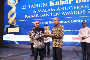 Kapolda Banten Terima Penghargaan di HUT Kabar Banten ke-25