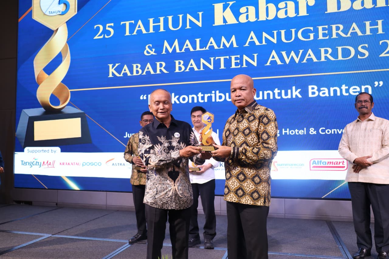 Kapolda Banten Terima Penghargaan di HUT Kabar Banten ke-25