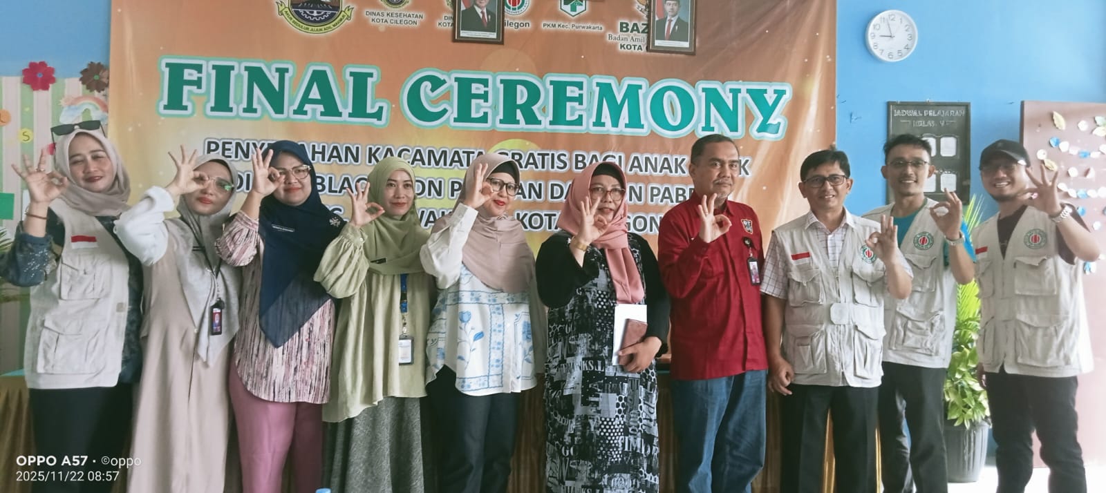 Iropin Bagikan Kacamata Gratis untuk Anak SD di Purwakarta Cilegon