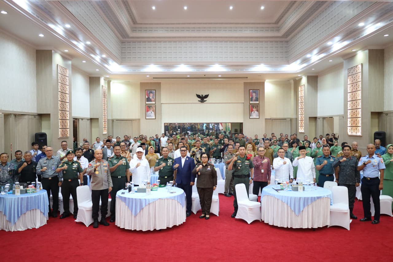 Sinergi TNI-Polri Terus Diperkuat, Kapolda Banten Hadiri Serah Terima Danrem 064/MY