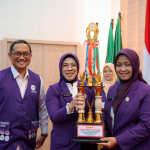 Penguatan Posyandu di Banten, Tinawati Andra Soni Buka Rakorda dan Serahkan Penghargaan