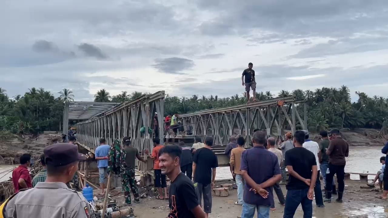 Warga Bireuen Sambut Rampungnya Jembatan Bailey Penghubung Medan-Banda Aceh: Alhamdulillah Sangat Terbantu