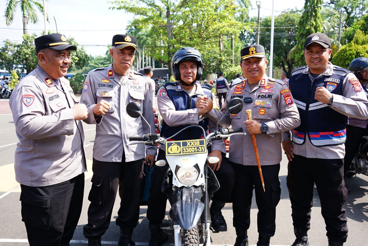 Polres Cilegon Gelar Apel Bhabinkamtibmas dan Serahkan Warbinling untuk Perkuat Pelayanan ke Masyarakat